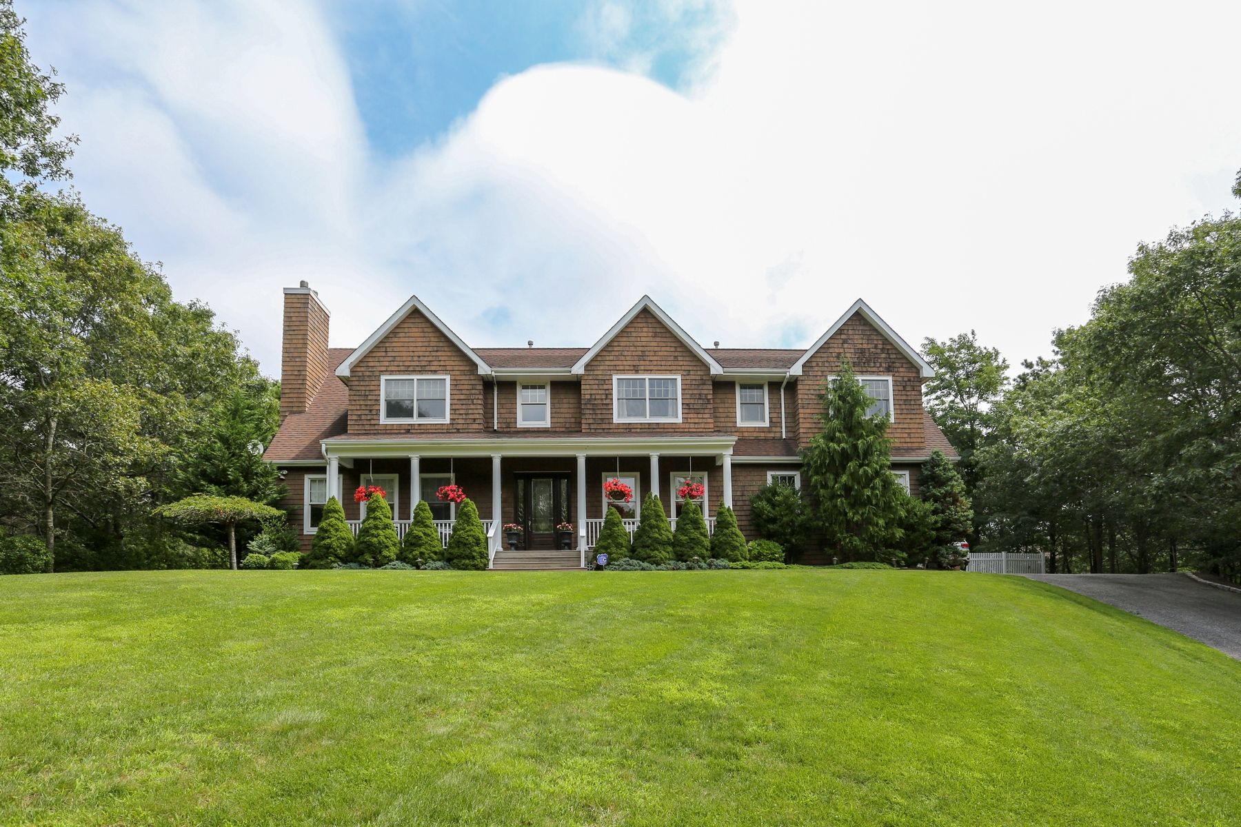 42 Corbett Dr, East Quogue, NY 11942 Out East