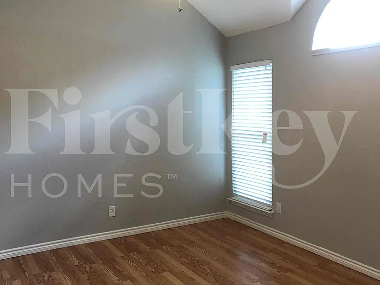 1027 Sea Shell Dr — Photo 9
