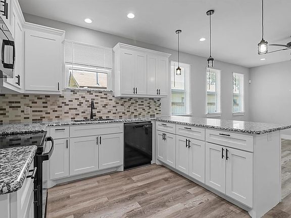 5th image of 1104 W Elm St