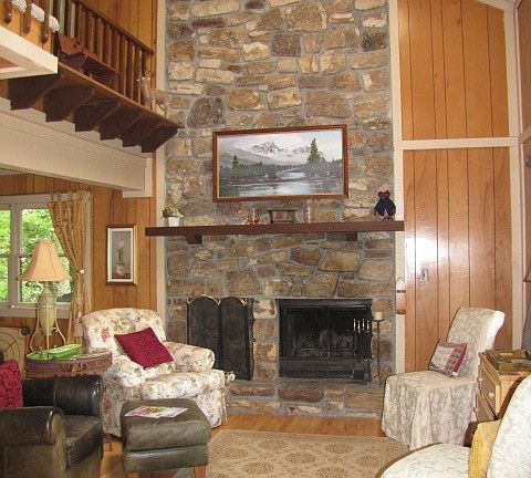 5th image of 221LAUREL Lane