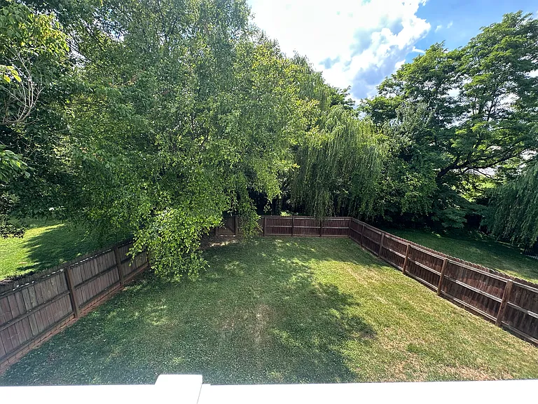 1733 Meadows Rd — Photo 23