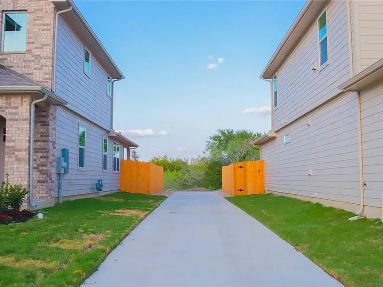 14015 Macquarie Dr — Photo 29