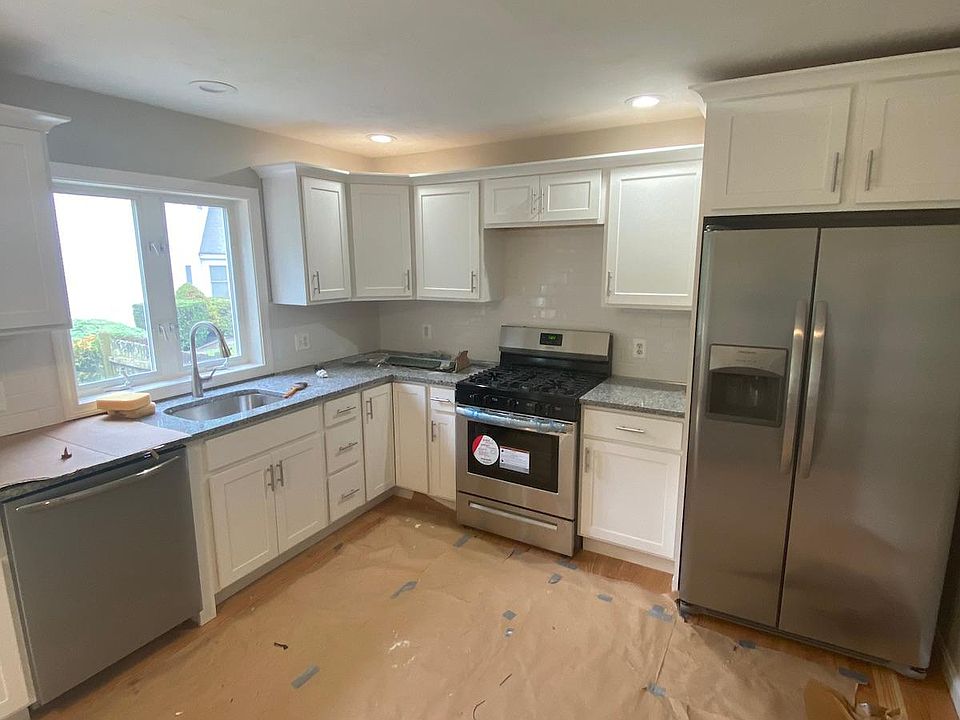 1st image of 14 Drinkwater Ave #14