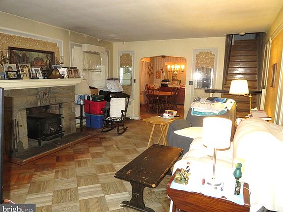 4th image of 583 Parker Ave