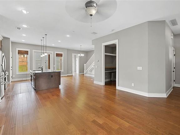 5th image of 3109 Cunningham Ln
