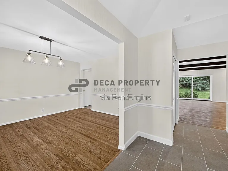 10327 Dorenshire Ct — Photo 6