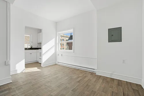 159 W Washington St Photo 1