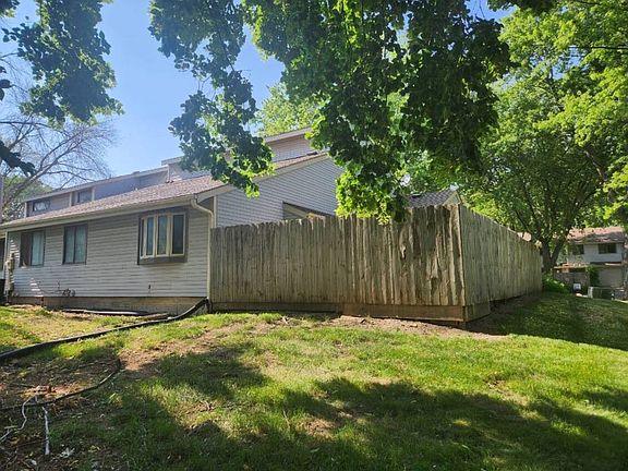 2nd image of 922 Breezewood Cir