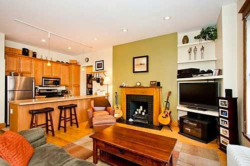 3rd image of 817 W Dickens Ave #2D