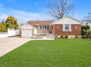 64 Wellsboro Rd, Valley Stream, NY 11580