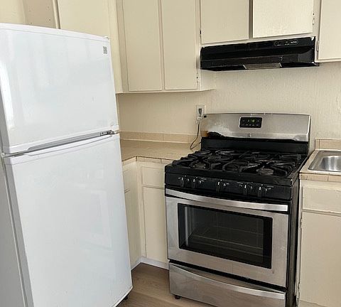 4th image of 46 Willow St