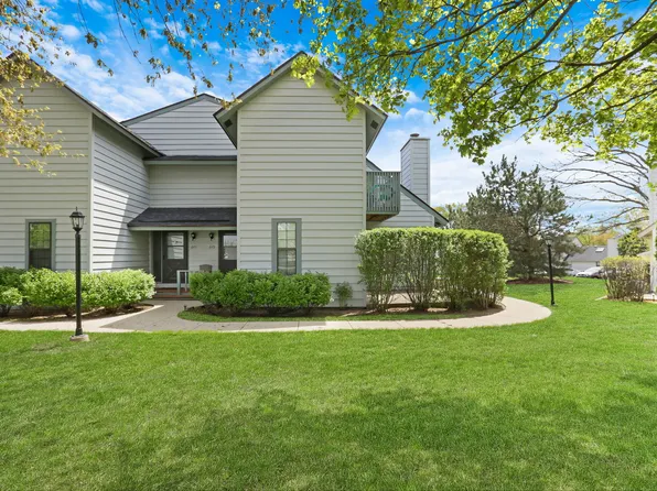 649 Chip Ct, Gurnee, IL 60031