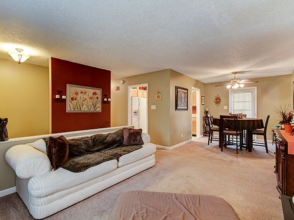 3rd image of 6704 Ellesmere Dr