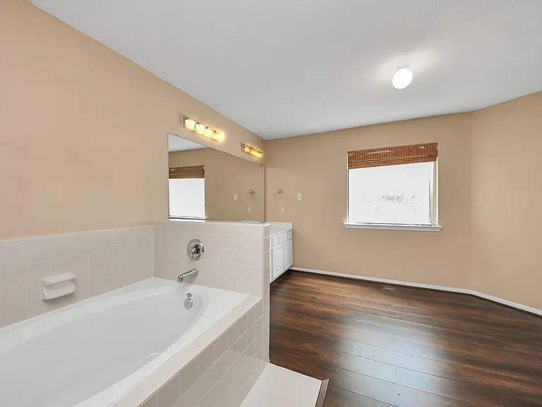 5922 Hollister Cole — Photo 28