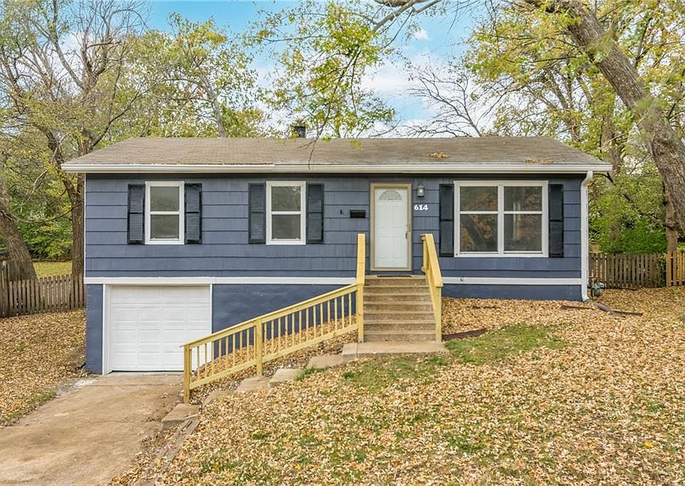 1st image of 614 NW Village Dr