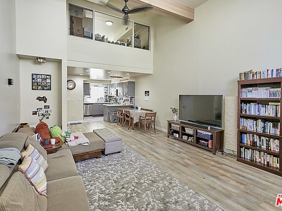 2nd image of 254 S Hobart Blvd APT 6