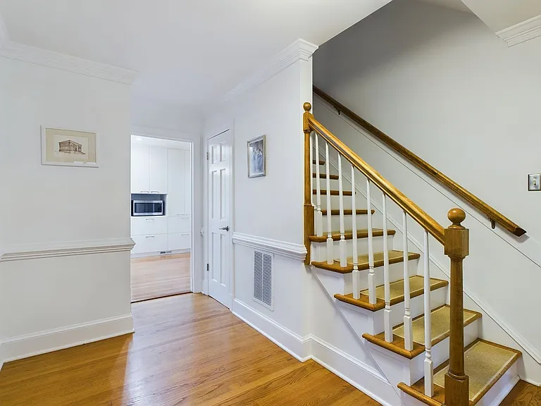 10211 Windbluff Dr — Photo 9
