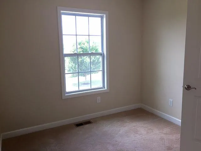 185 Phoenix Blvd NW — Photo 8