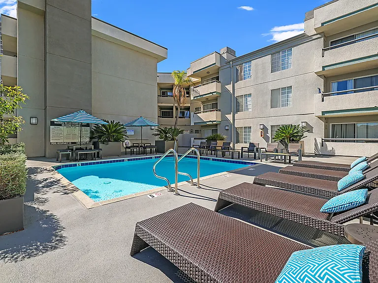 Tiffany Court — Photo 23