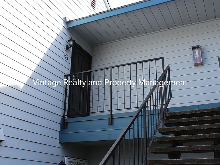 445 Almond Dr #129 — Photo 2