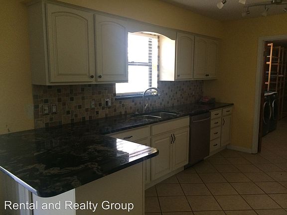 5th image of 2401 E Palm St