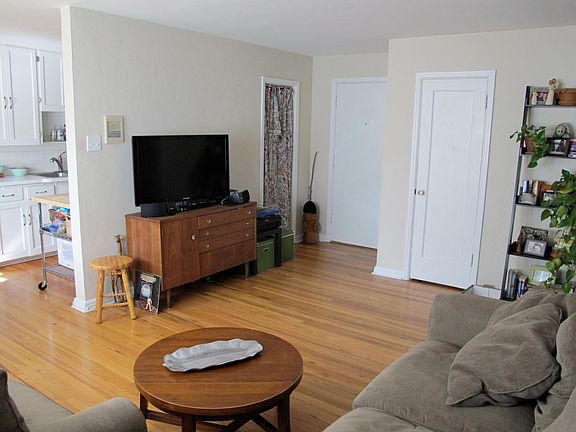 3rd image of 85 N Ogden St APT 4