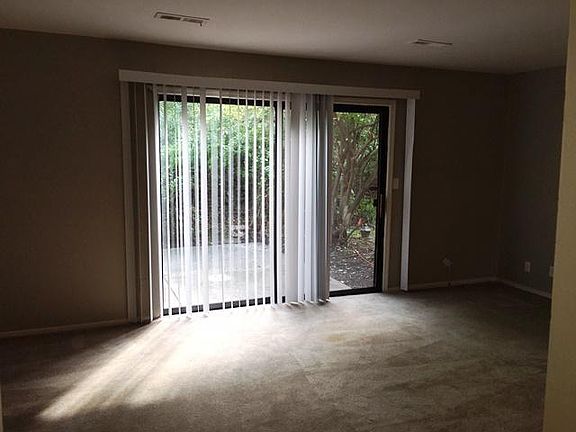 5th image of 703 Wiggens Ferry Dr