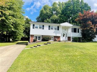 2086 De Brakeleer Ave, Farrell, PA 16121