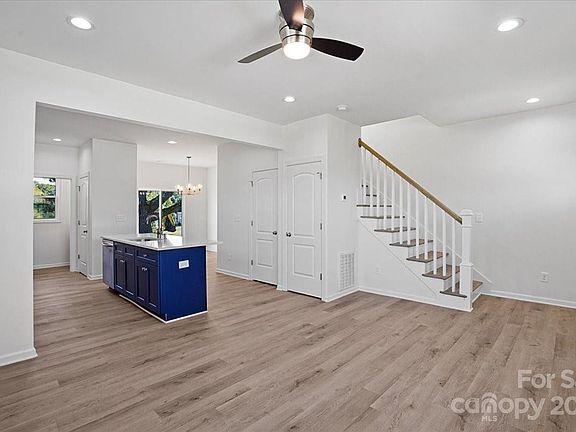 5th image of 1805 Warren Ave