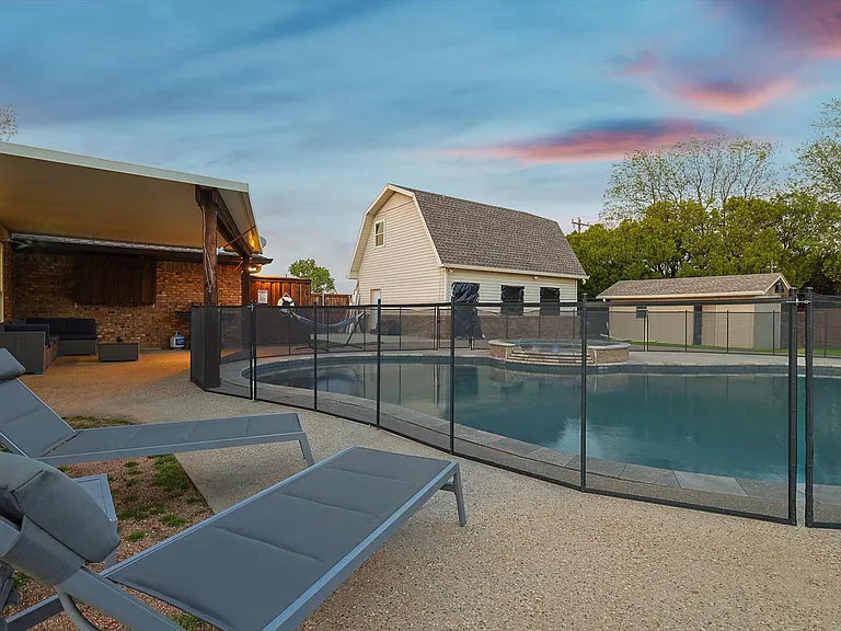 3322 Darby Ln — Photo 95