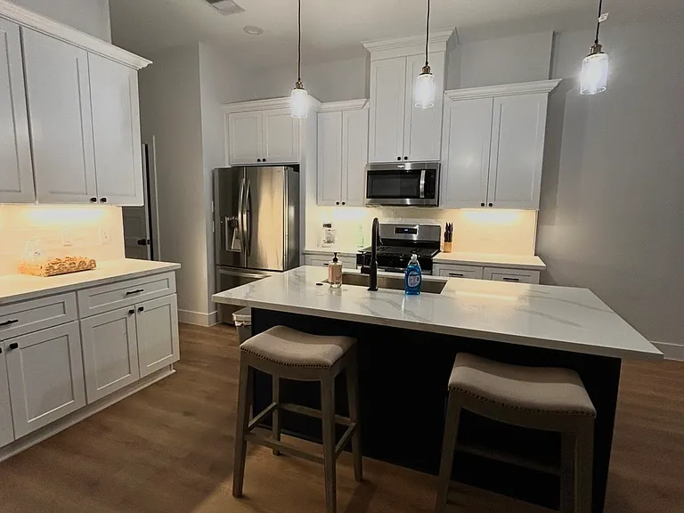 126 Amundsen St #A — Photo 39