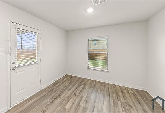 5th image of 3048 Chico Dr