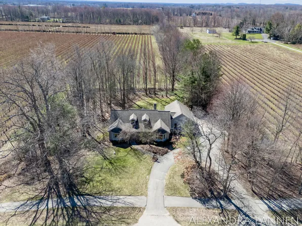 15364 Quincy St, Holland, MI 49424
