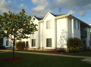 913 Fox Creek Dr #1, Watertown, WI 53098
