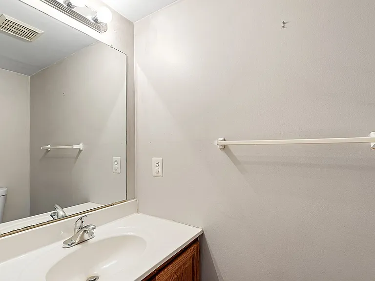 133 Creekside Ct — Photo 3