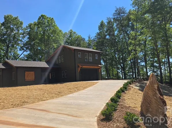 121 Deer Jump Trl, Lake Lure, NC 28746