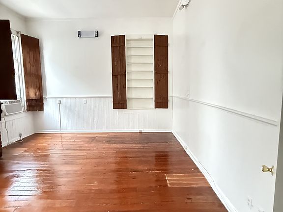 3rd image of 1034 S Carrollton Ave #B