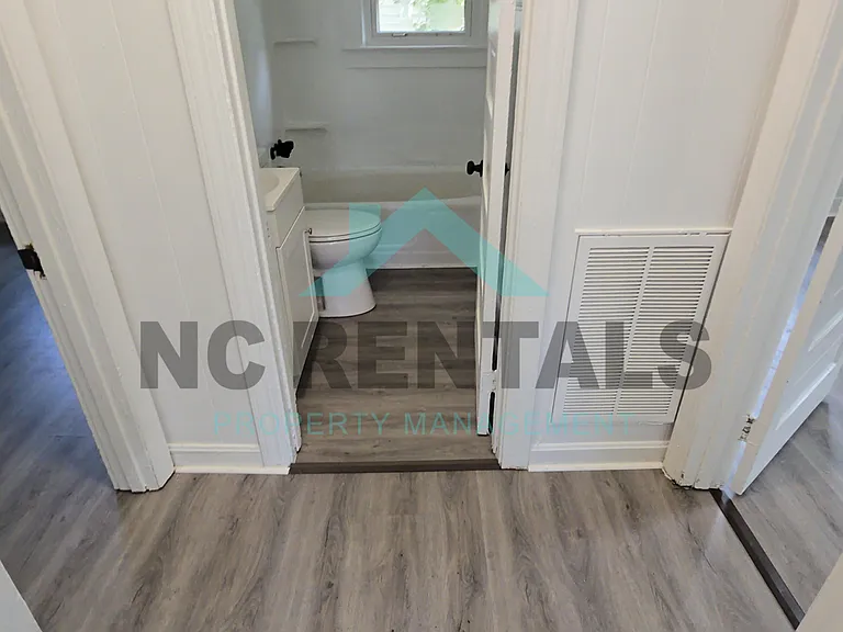 716 S Pine St — Photo 28
