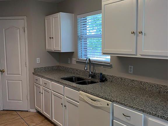 3rd image of 805 Mockingbird Dr