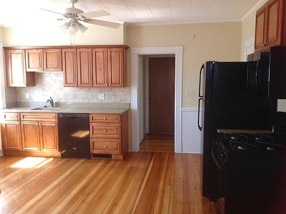 2nd image of 263 Whitwell St #3