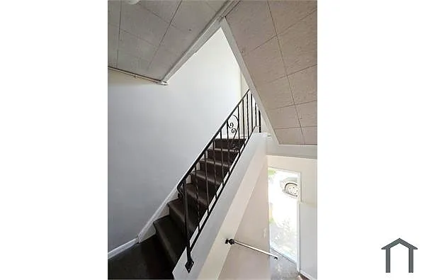 Building Photo - 5302 Duffield St #2