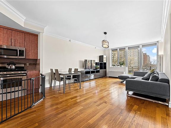 2nd image of 2805 Ocean Pkwy APT 3A