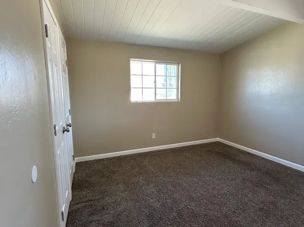 1013 Oxford Ct, Bakersfield, CA 93305