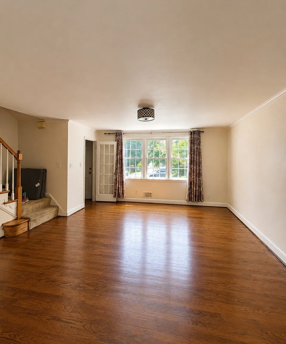 3 bed, 1280 sqft, $2,300 — Photo 3