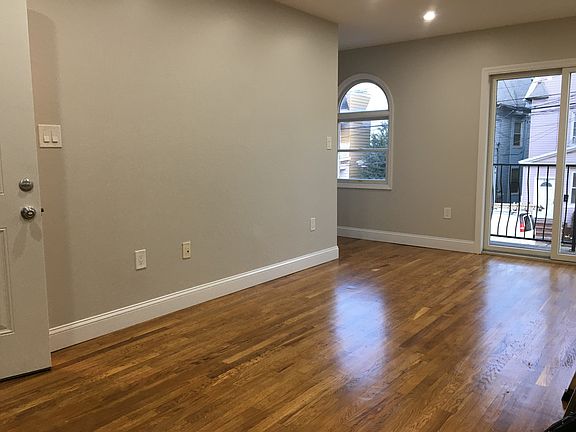 2nd image of 303 Arlington Ave APT 1Q