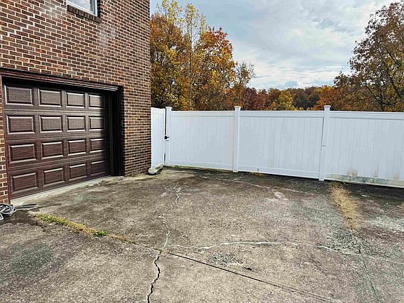 5th image of 3728 Evergreen Dr
