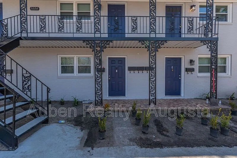1 bed, 1.0 bath, 625 sqft, $895 — Photo 2