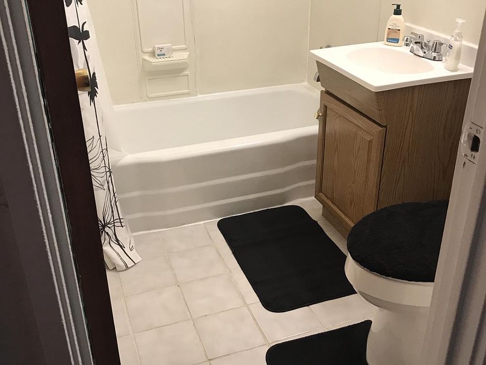 2nd image of 608 N Orchard Ave APT A