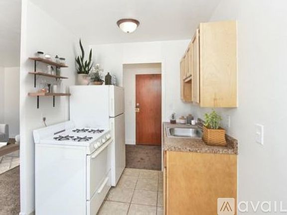 3rd image of 729 8th Ave SE APT 17