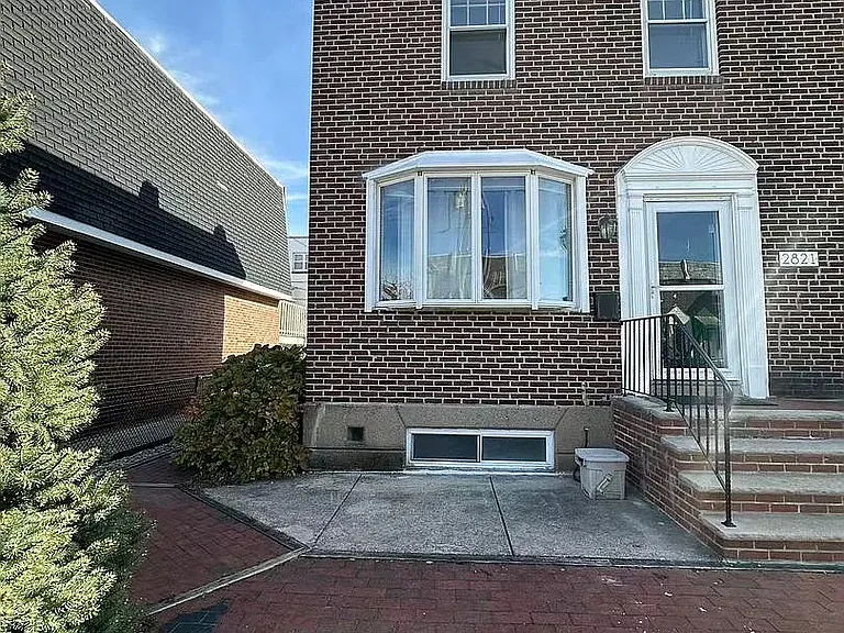 2821 S Darien St — Photo 1